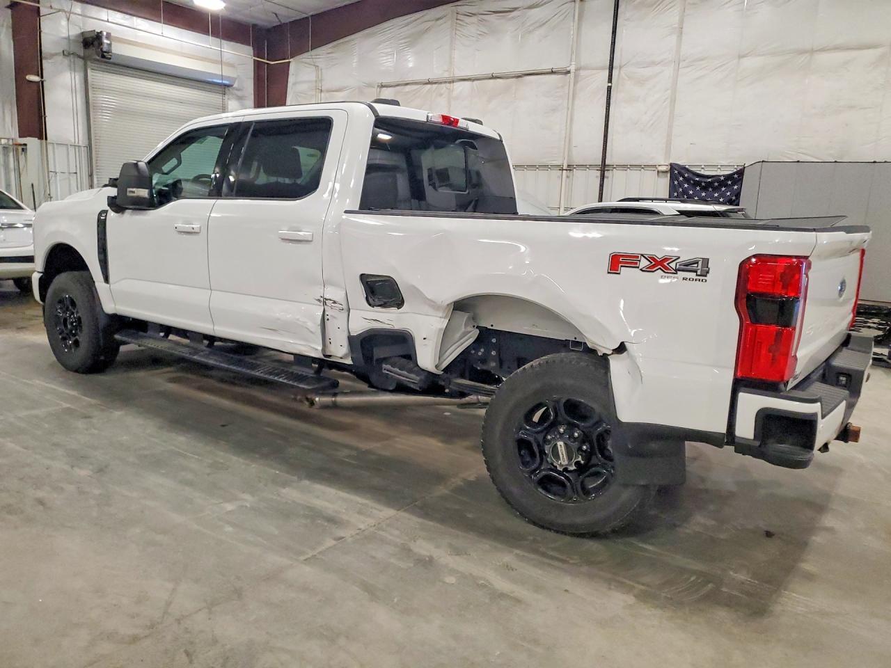 2023 Ford F350 Super Duty - Фото 2