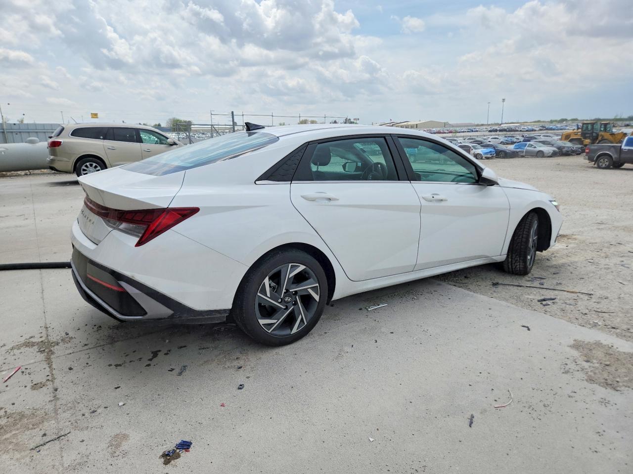 2024 Hyundai Elantra Sel - Фото 3