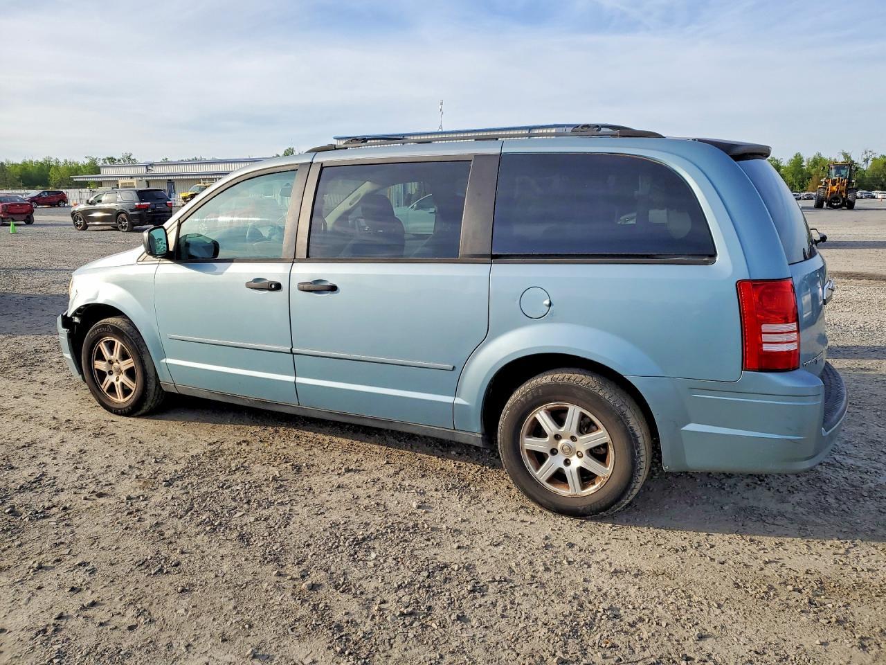 2008 Chrysler Town & Country Lx - Фото 2