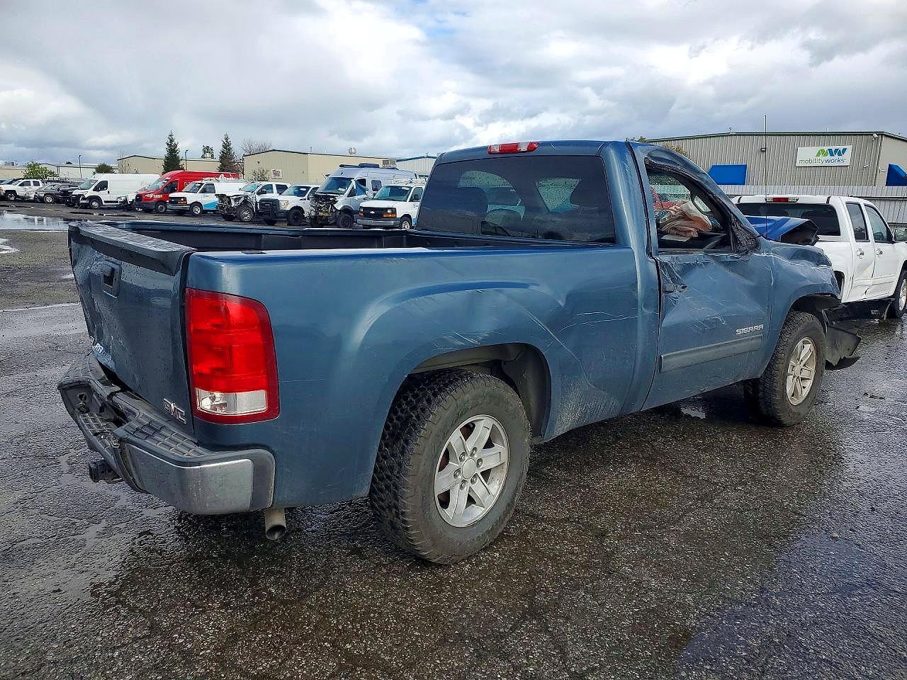 2011 GMC Sierra C1500 Sle - Image 3
