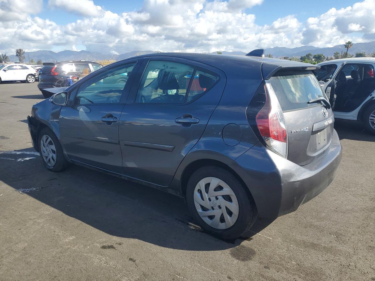 2016 Toyota Prius C Two - Фото 2
