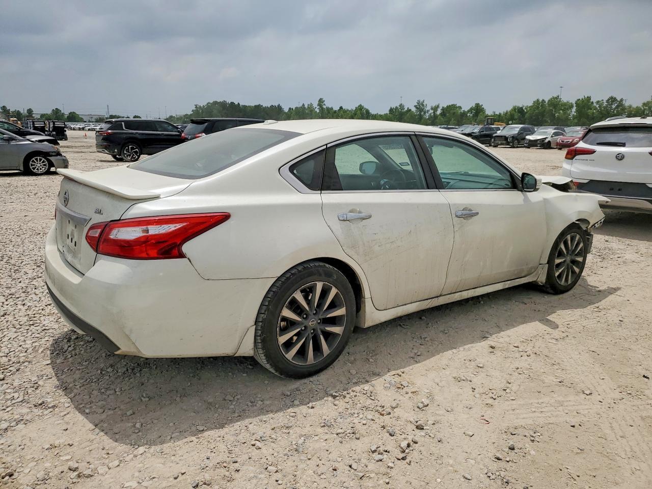 2016 Nissan Altima 2.5 - Фото 3
