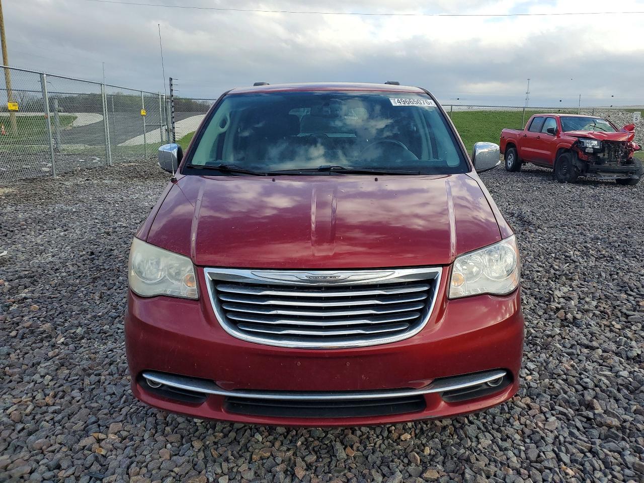 2013 Chrysler Town & Country Touring L - Фото 5