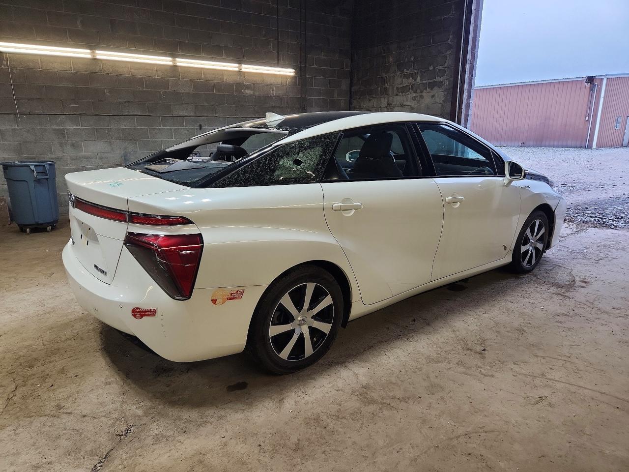 2017 Toyota Mirai Base - Image 3