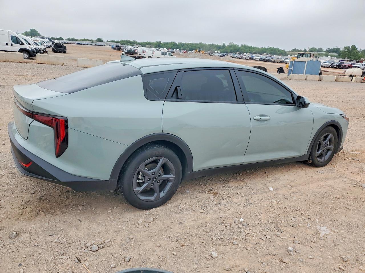 2025 Kia K4 Lxs - Image 3