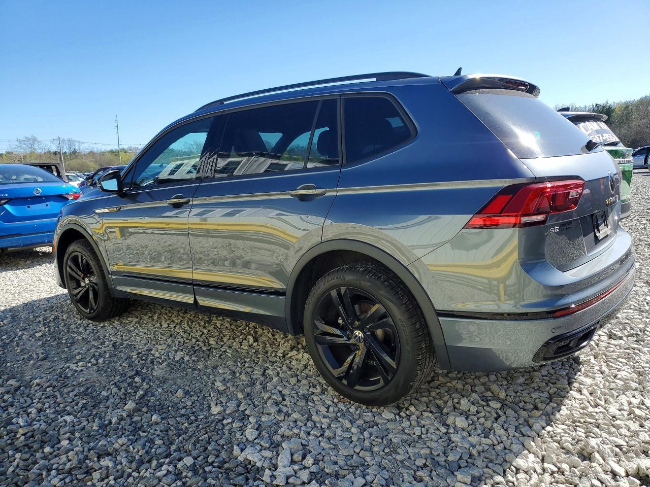 2024 Volkswagen Tiguan Se R-Line Black - Image 2