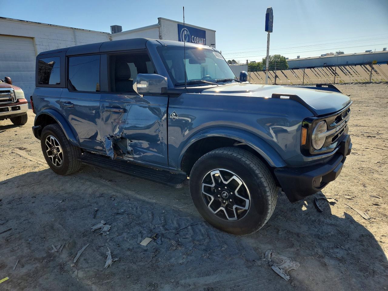 2024 Ford Bronco Outer Banks - Image 4