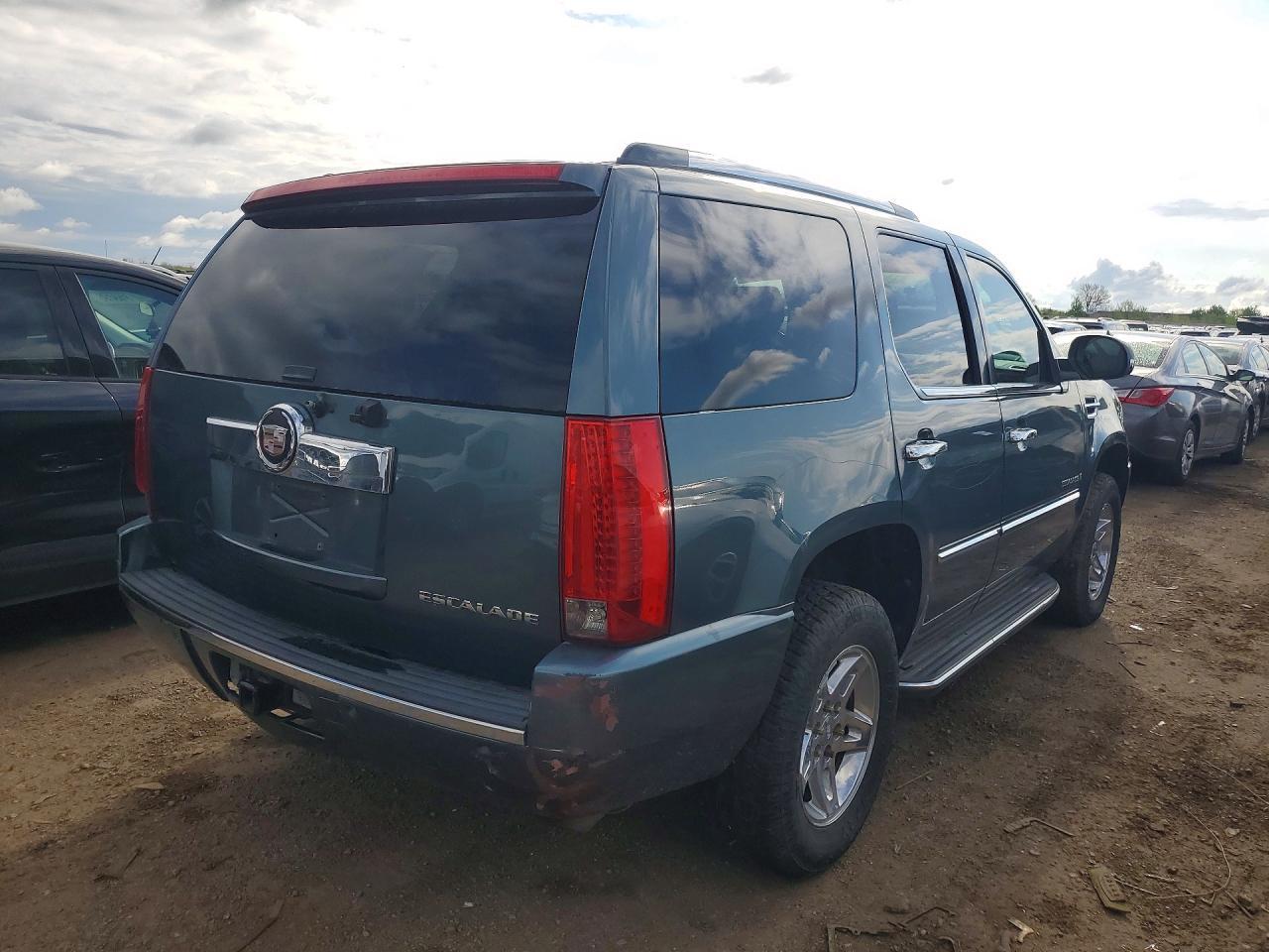 2008 Cadillac Escalade Luxury - Image 3