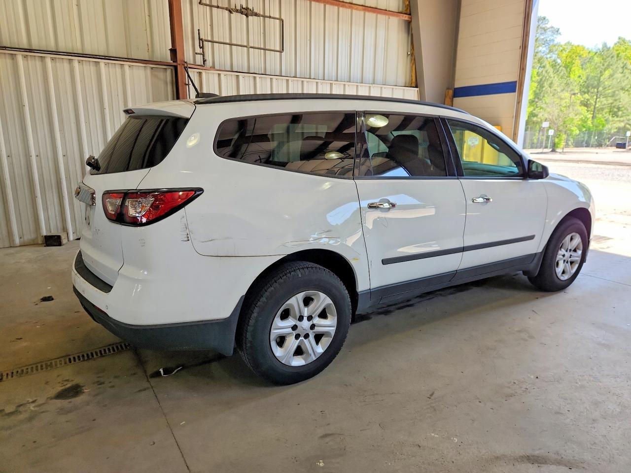 2017 Chevrolet Traverse Ls - Фото 3