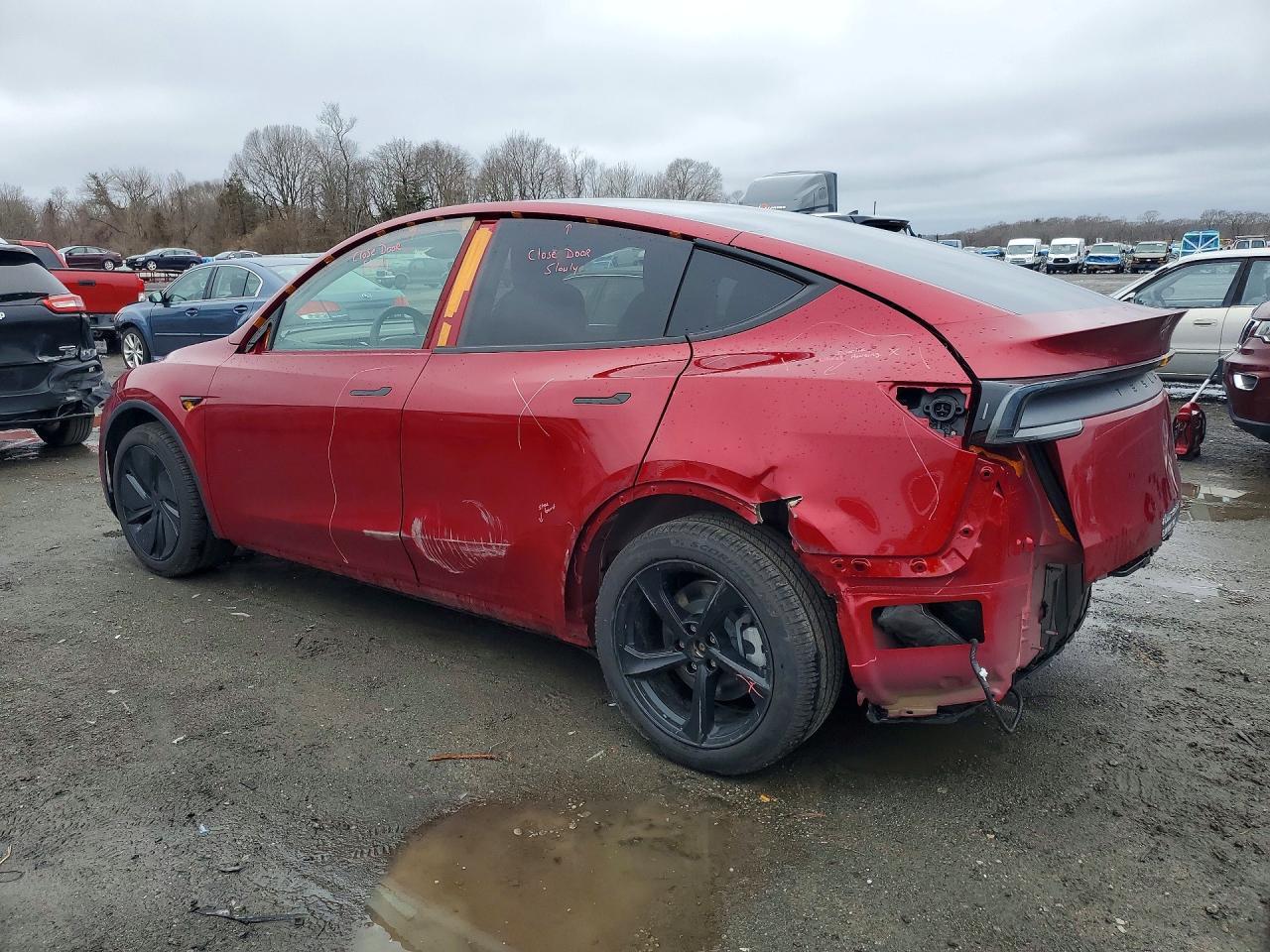 2026 Tesla Model Y - Фото 2