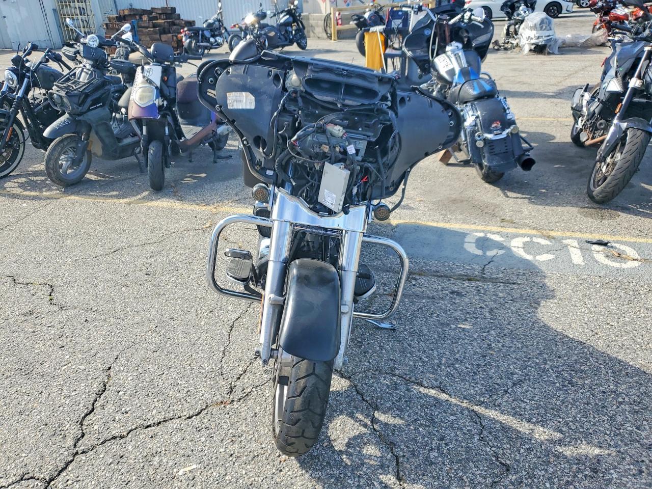 2017 Harley-Davidson Flhx Street Glide - Image 2