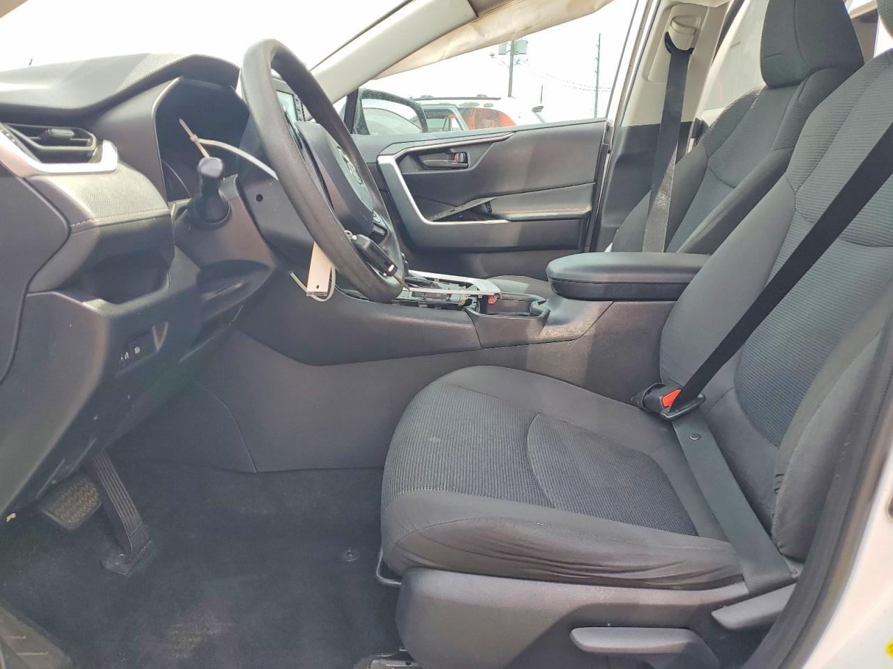 2020 Toyota Rav4 Le - Image 7
