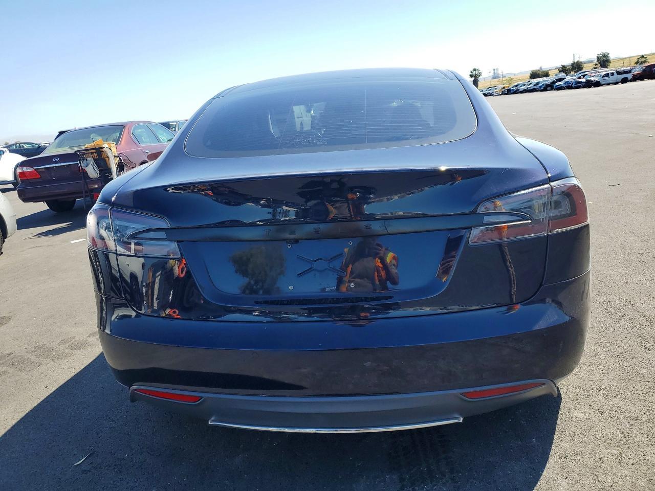 2014 Tesla Model S - Image 6