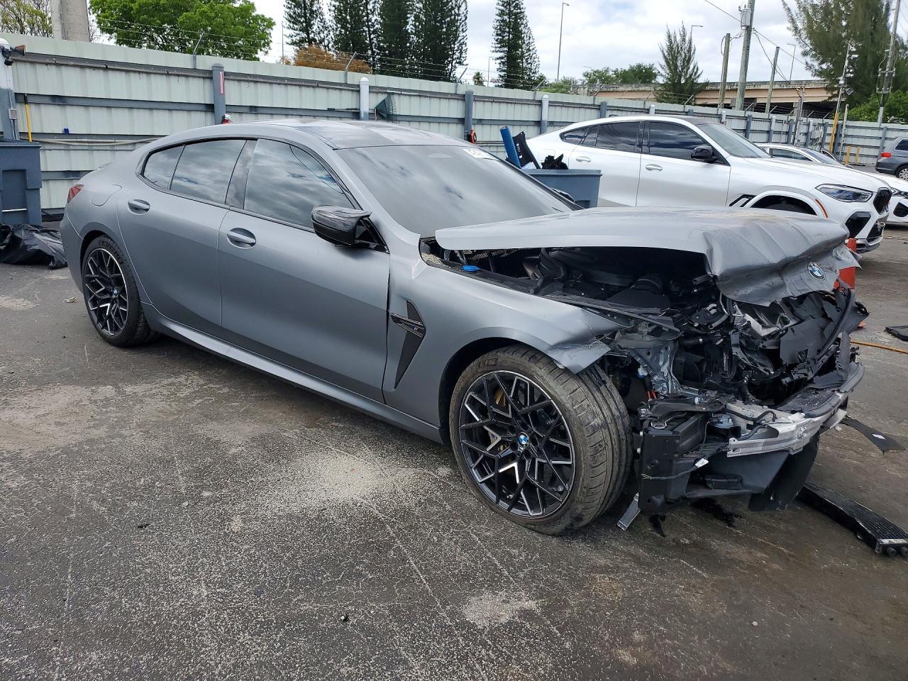 2025 BMW M8 - Фото 4