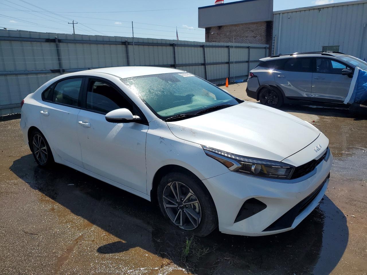 2023 Kia Forte Lxs - Фото 4