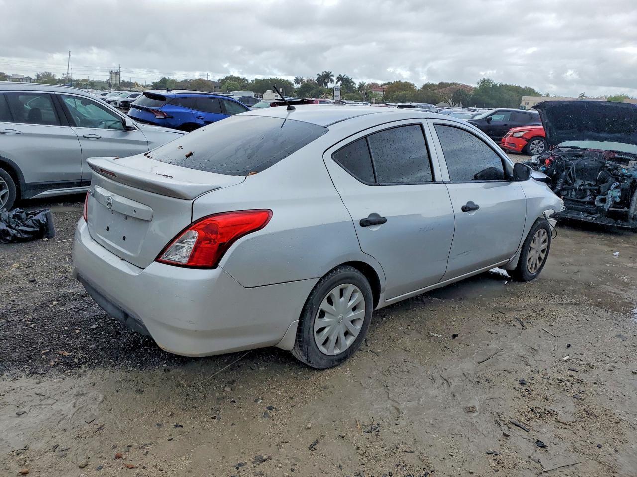 2018 Nissan Versa S Plus - Image 3