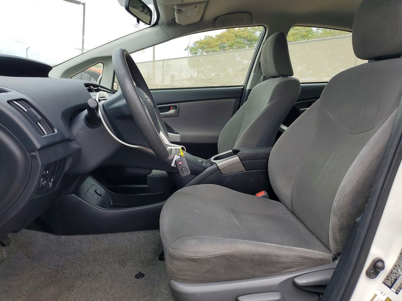 2015 Toyota Prius Two - Image 7
