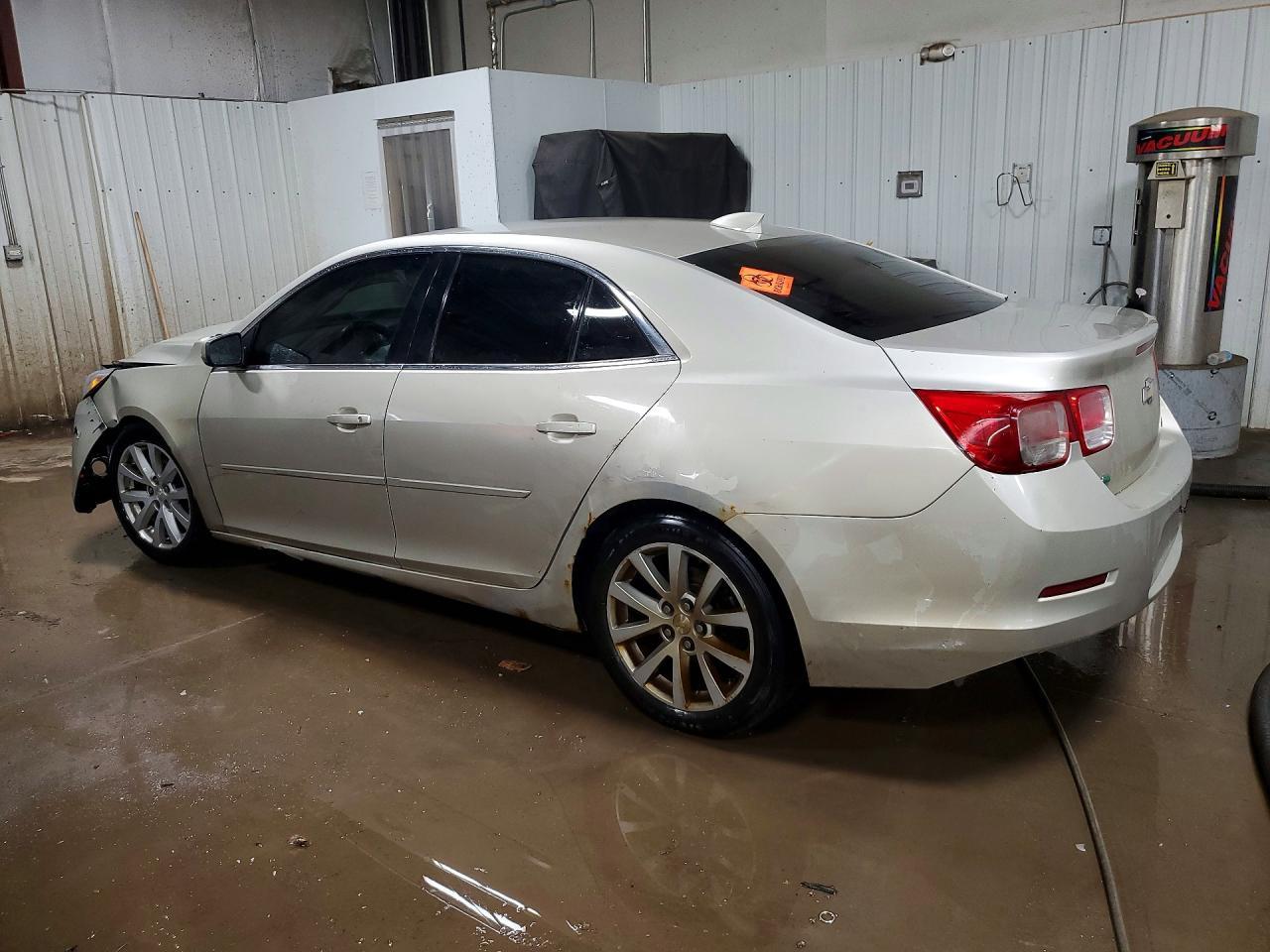 2015 Chevrolet Malibu 2Lt - Image 2