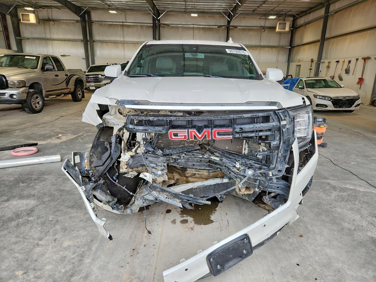 2022 GMC Yukon Slt - Image 5