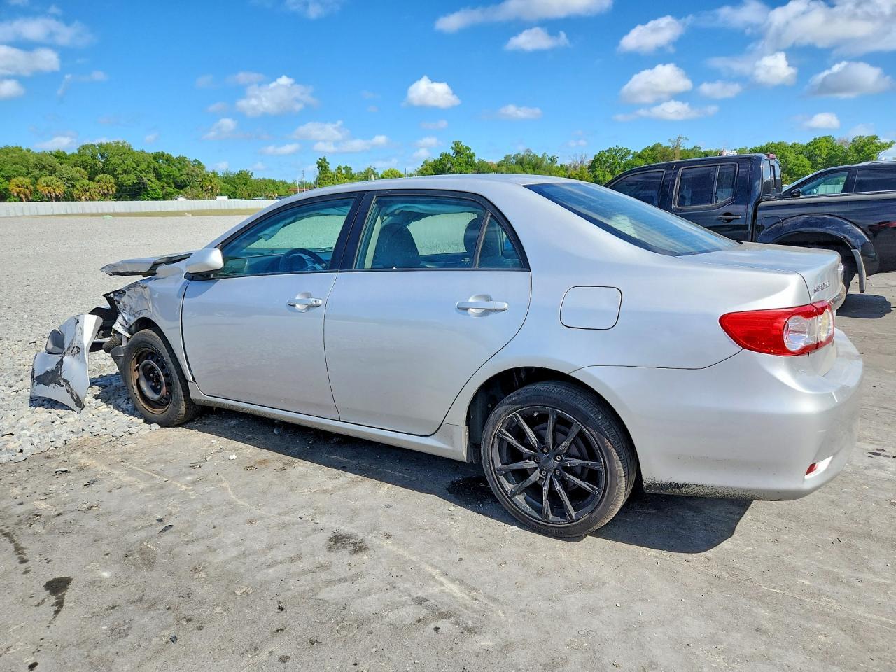 2011 Toyota Corolla Le - Фото 2