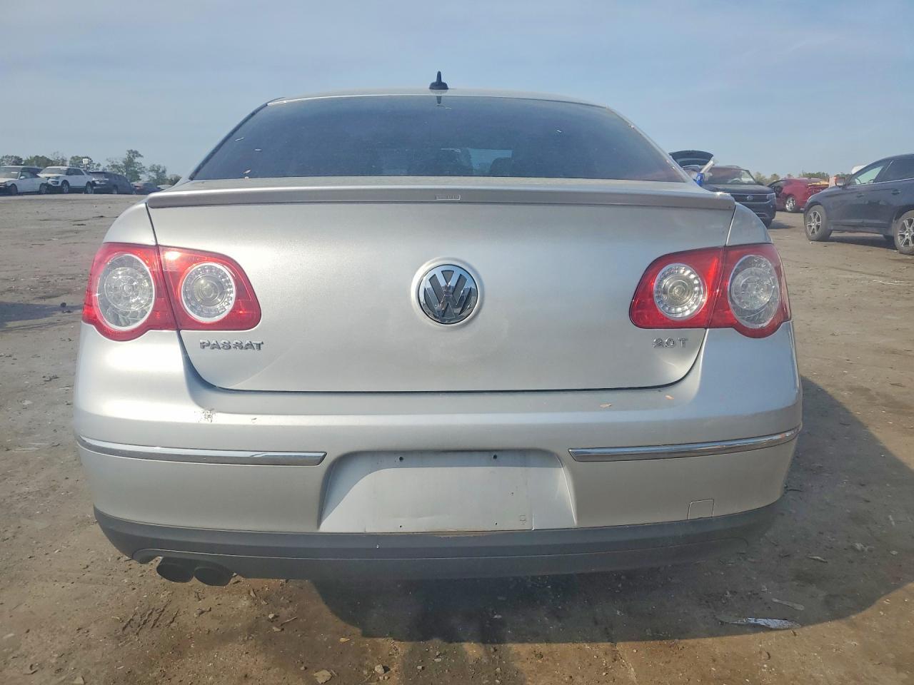 2010 Volkswagen Passat Komfort - Фото 6