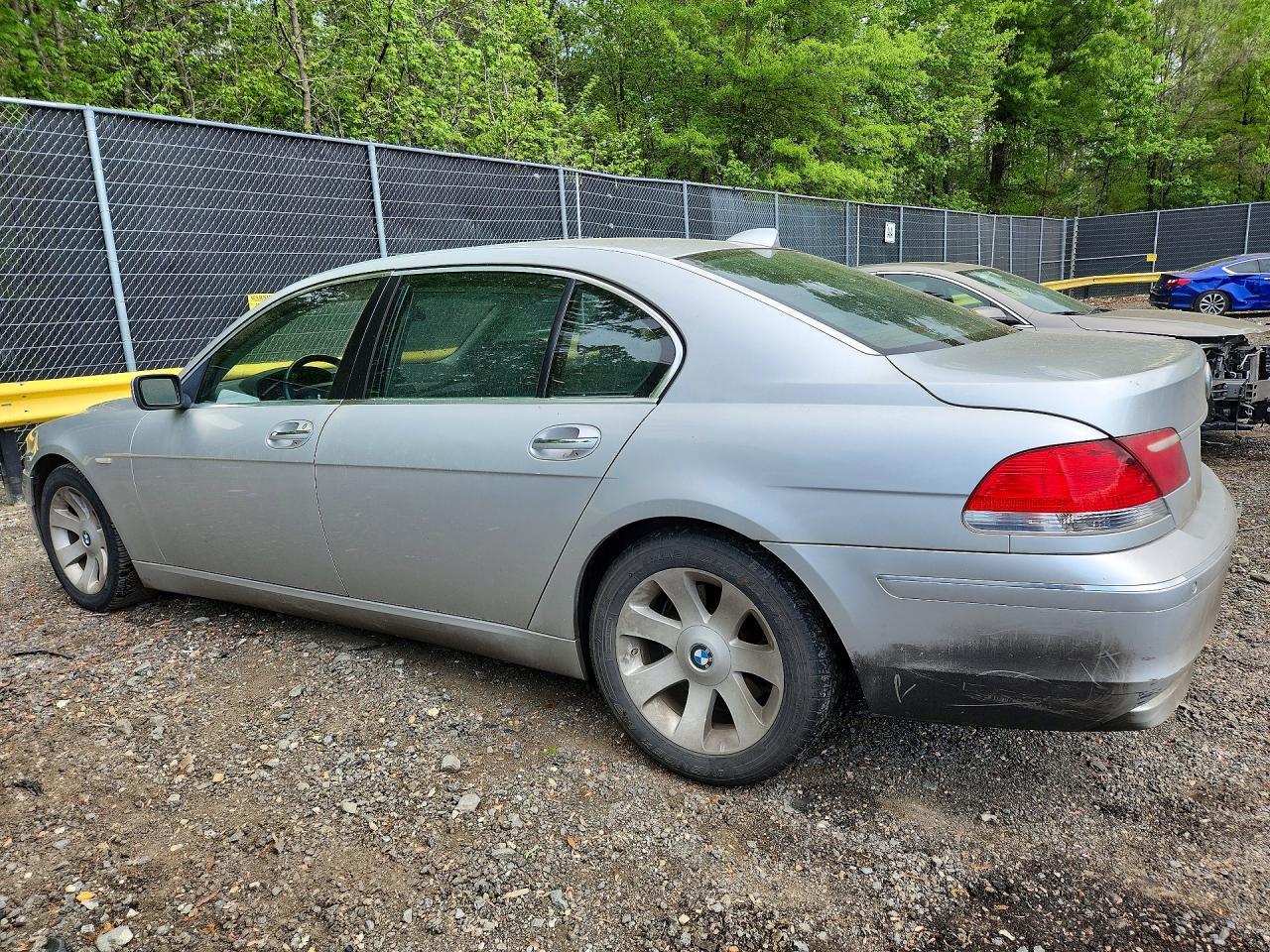 2007 BMW 750 - Image 2