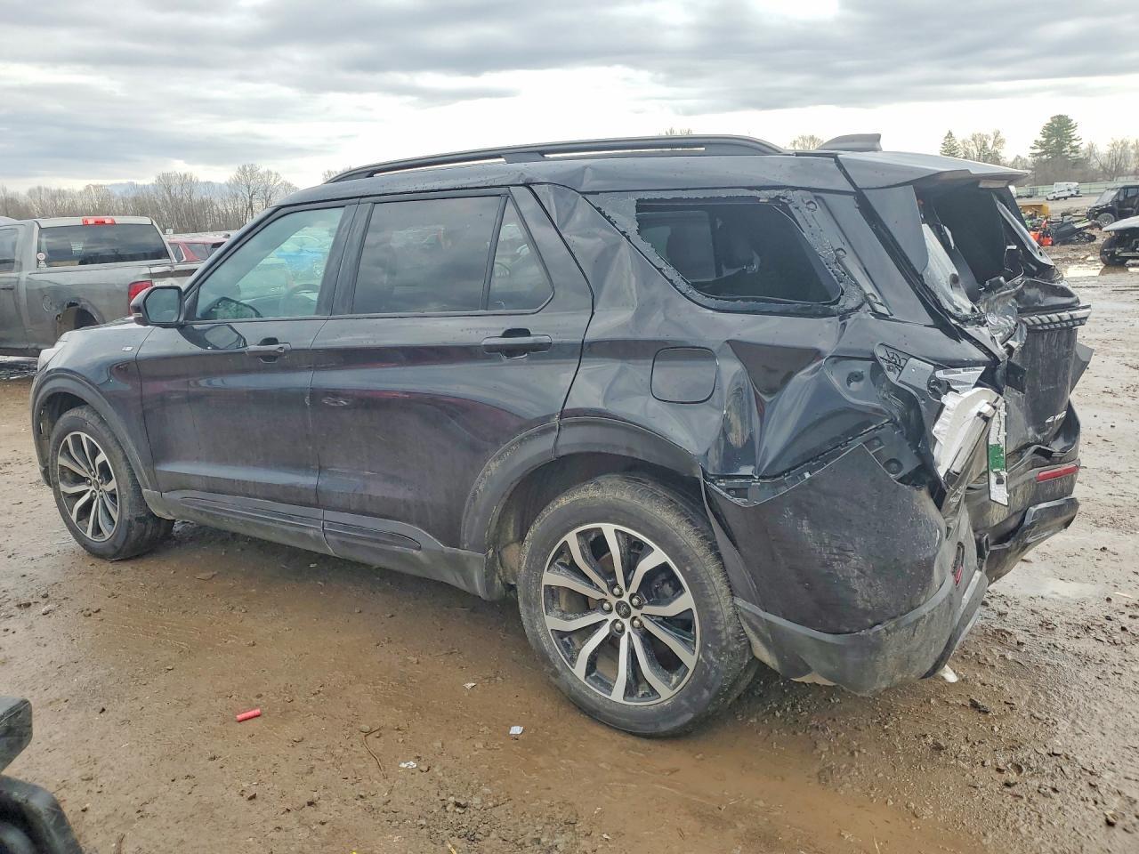 2025 Ford Explorer St-Line - Image 2