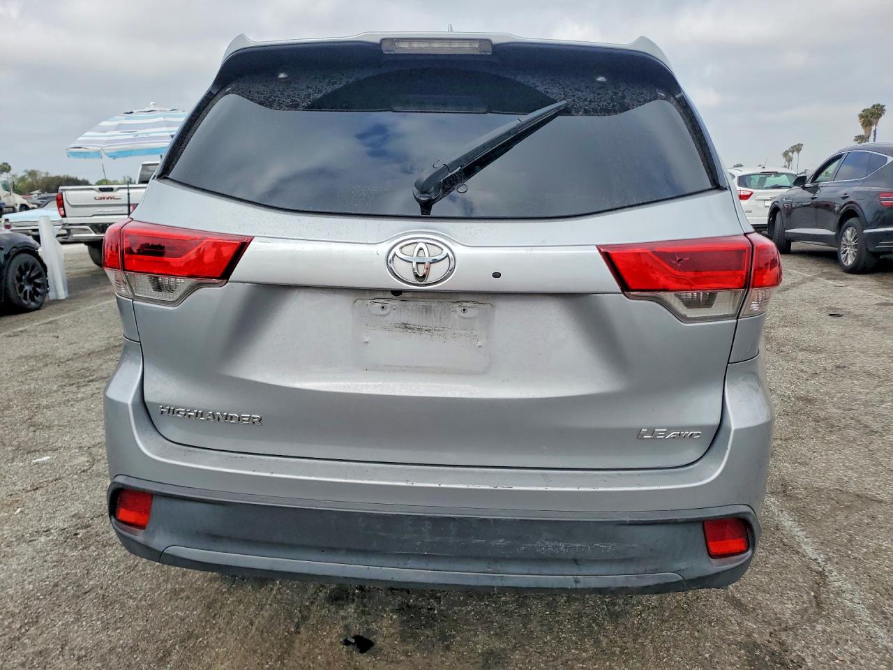 2018 Toyota Highlander Le Plus - Image 6