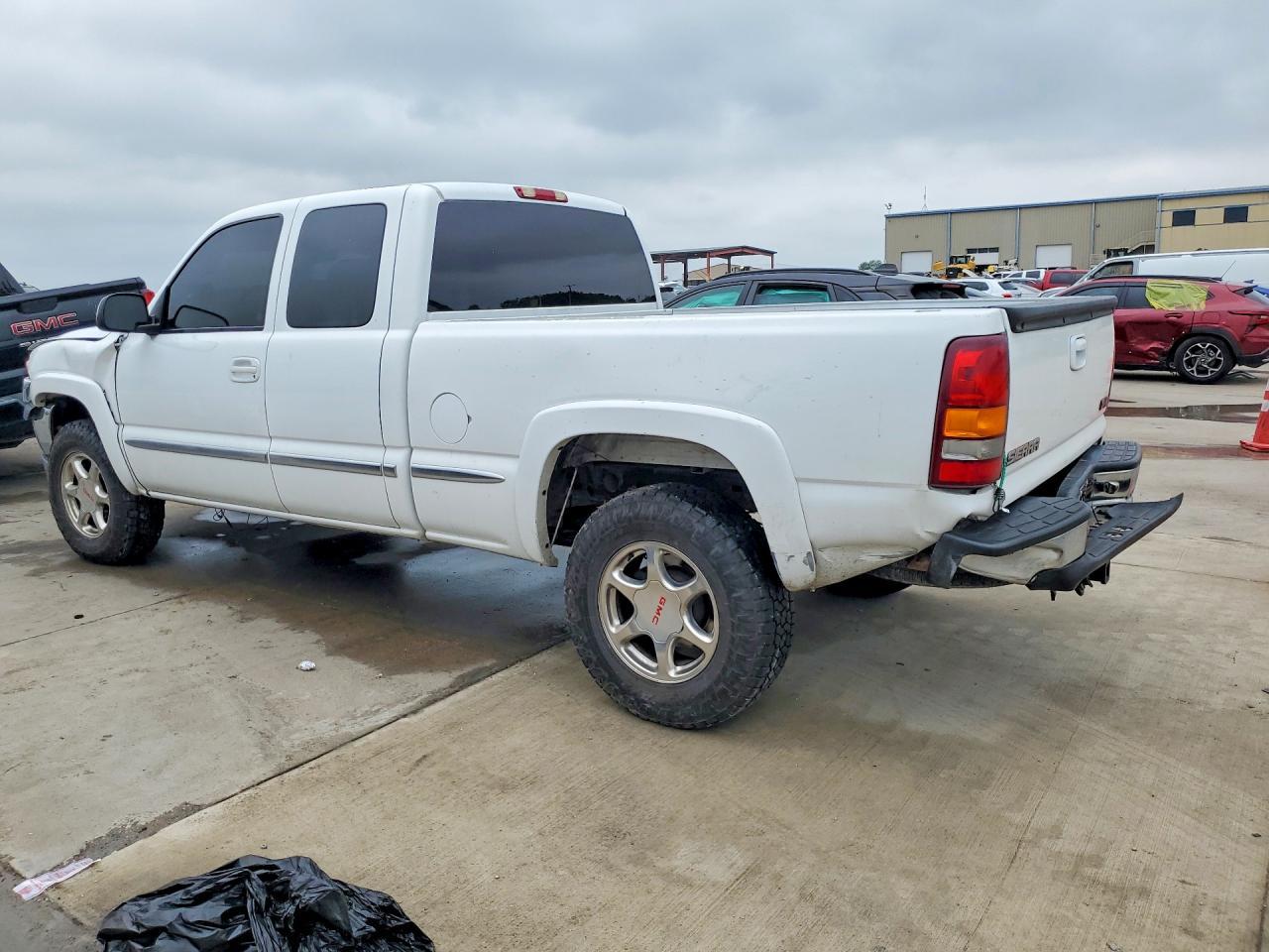 2002 GMC New Sierra K1500 - Фото 2