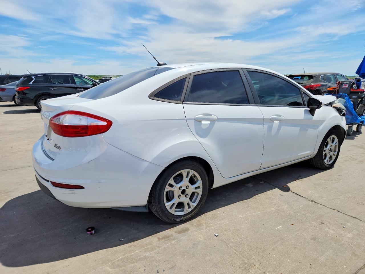 2015 Ford Fiesta Se - Фото 3