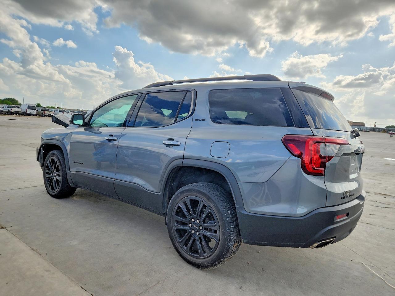 2022 GMC Acadia Sle - Image 2