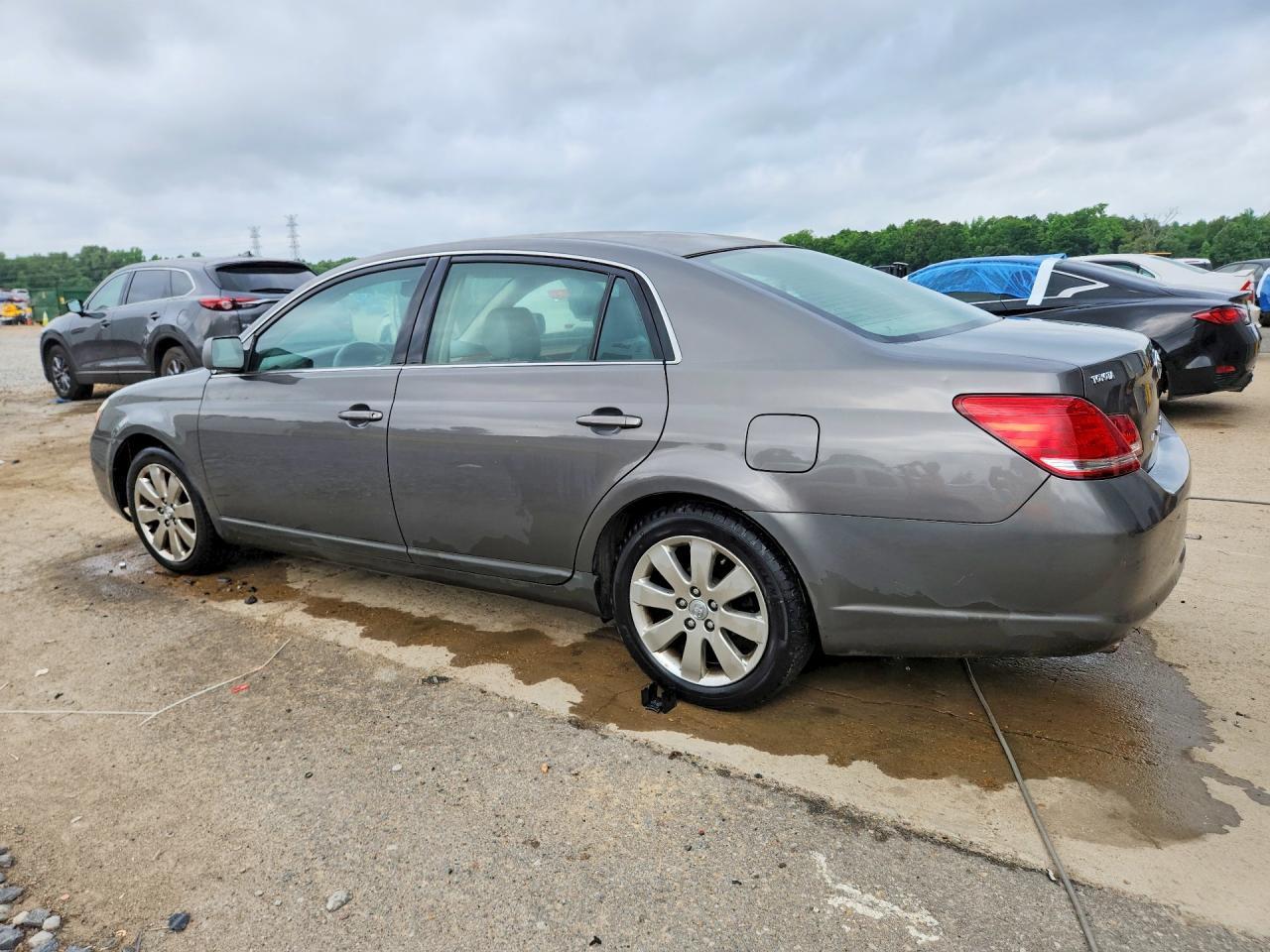 2007 Toyota Avalon Xls - Image 2