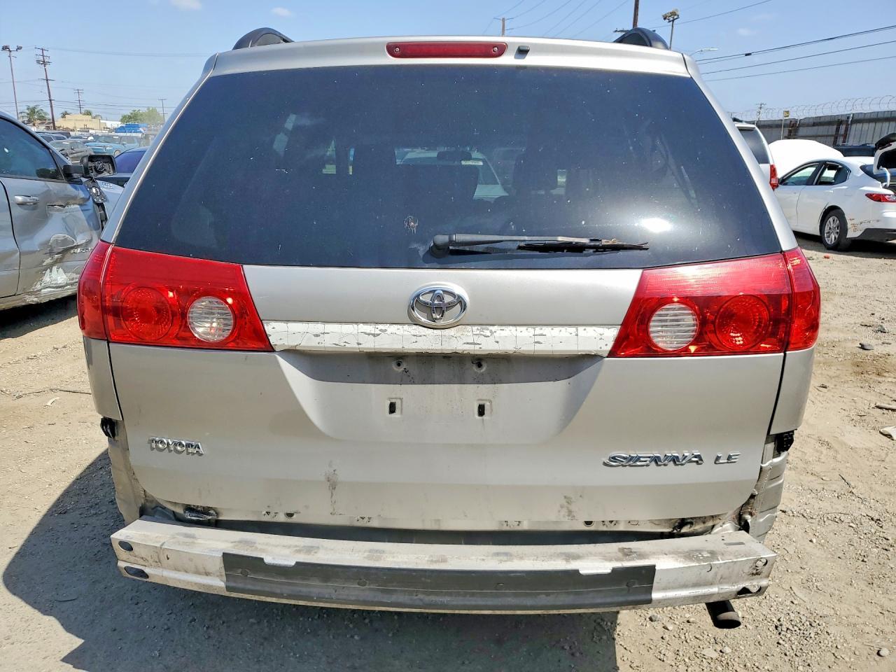 2007 Toyota Sienna Le 7-Passenger - Фото 6