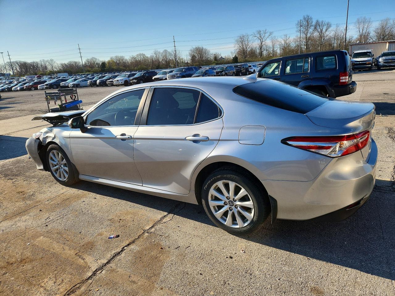2019 Toyota Camry Le - Фото 2