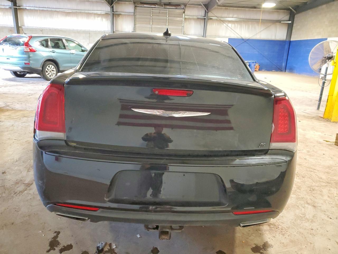 2016 Chrysler 300 S - Фото 6
