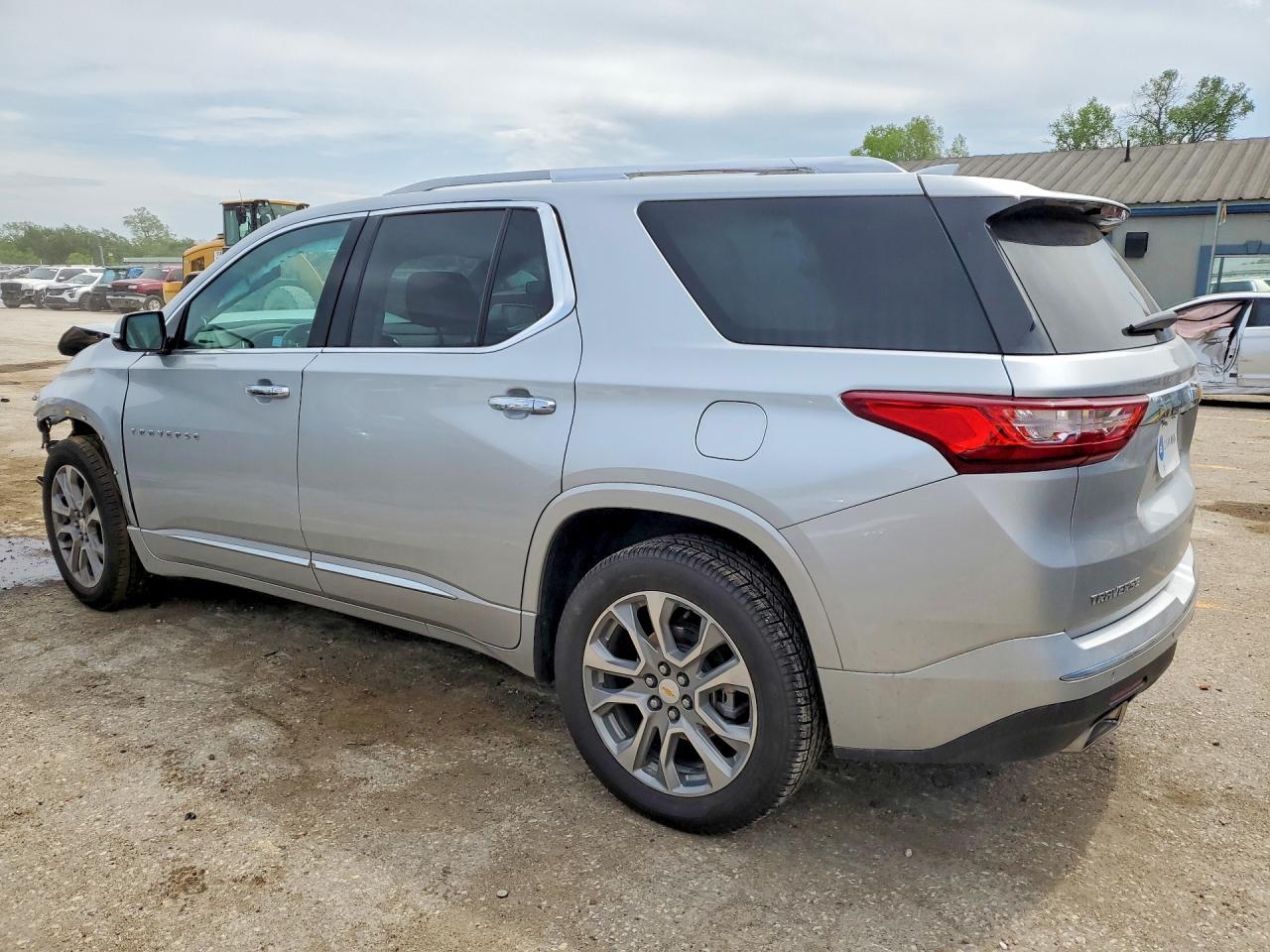 2018 Chevrolet Traverse Premier - Фото 2