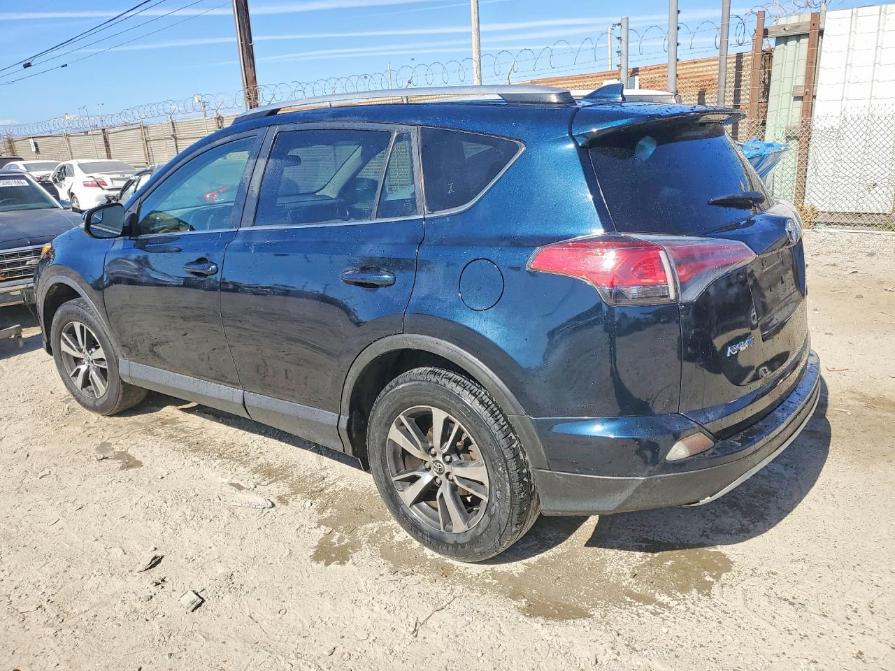 2017 Toyota Rav4 Xle - Фото 2