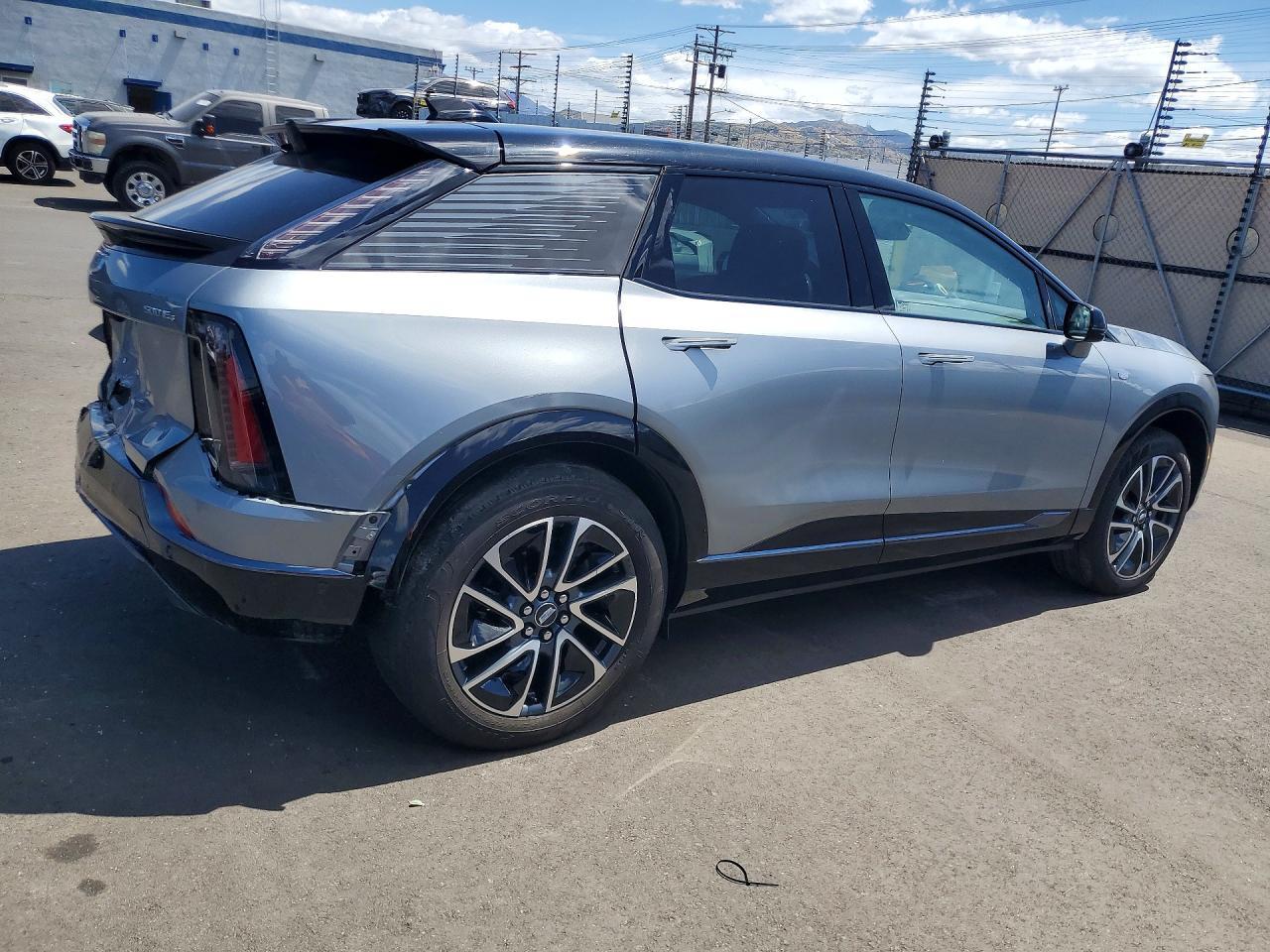 2025 Cadillac Optiq Sport - Фото 3