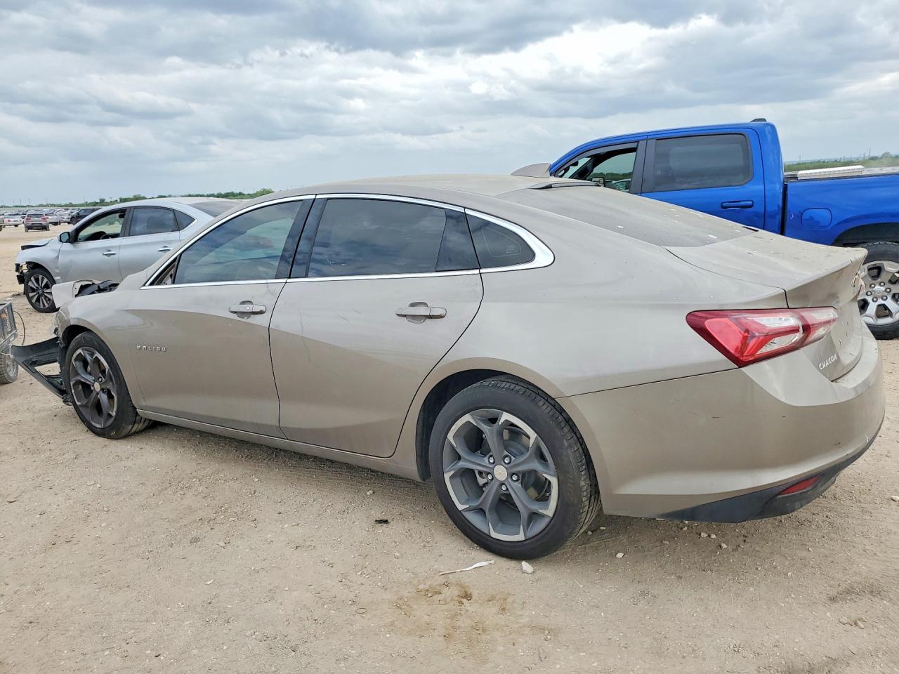 2022 Chevrolet Malibu - Image 2