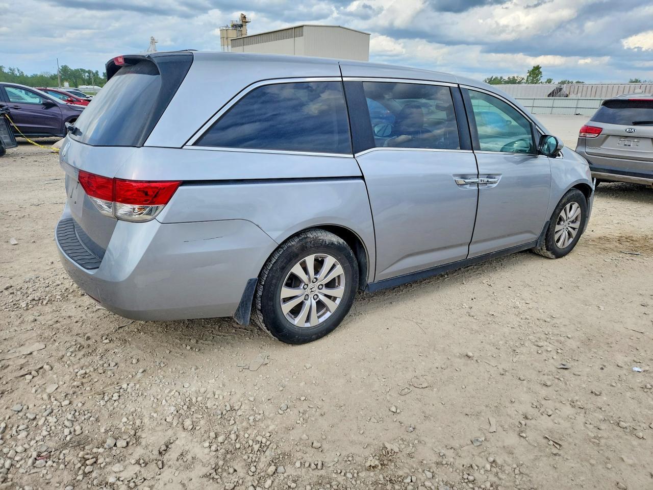 2017 Honda Odyssey - Фото 3
