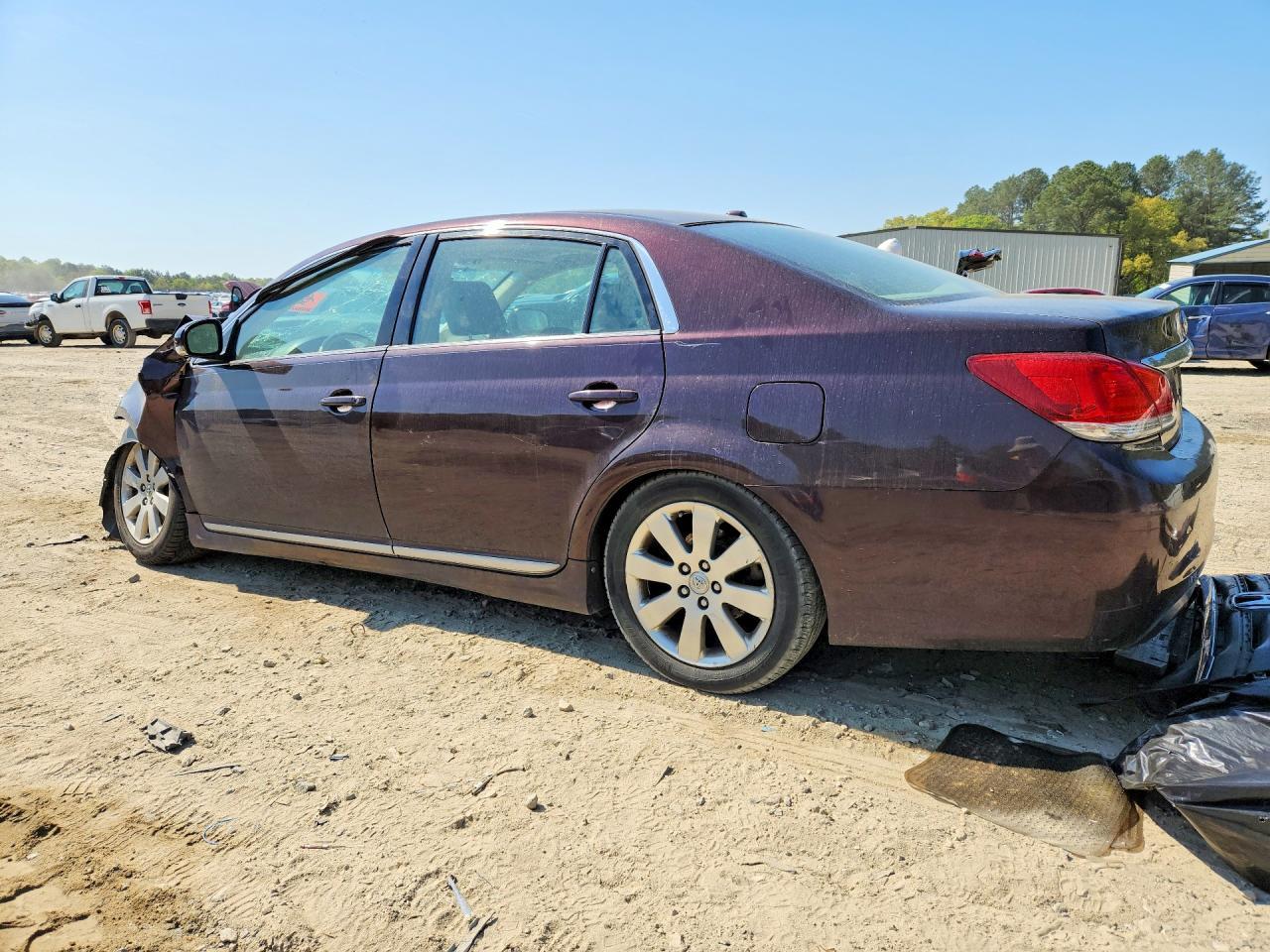 2011 Toyota Avalon Base - Фото 2