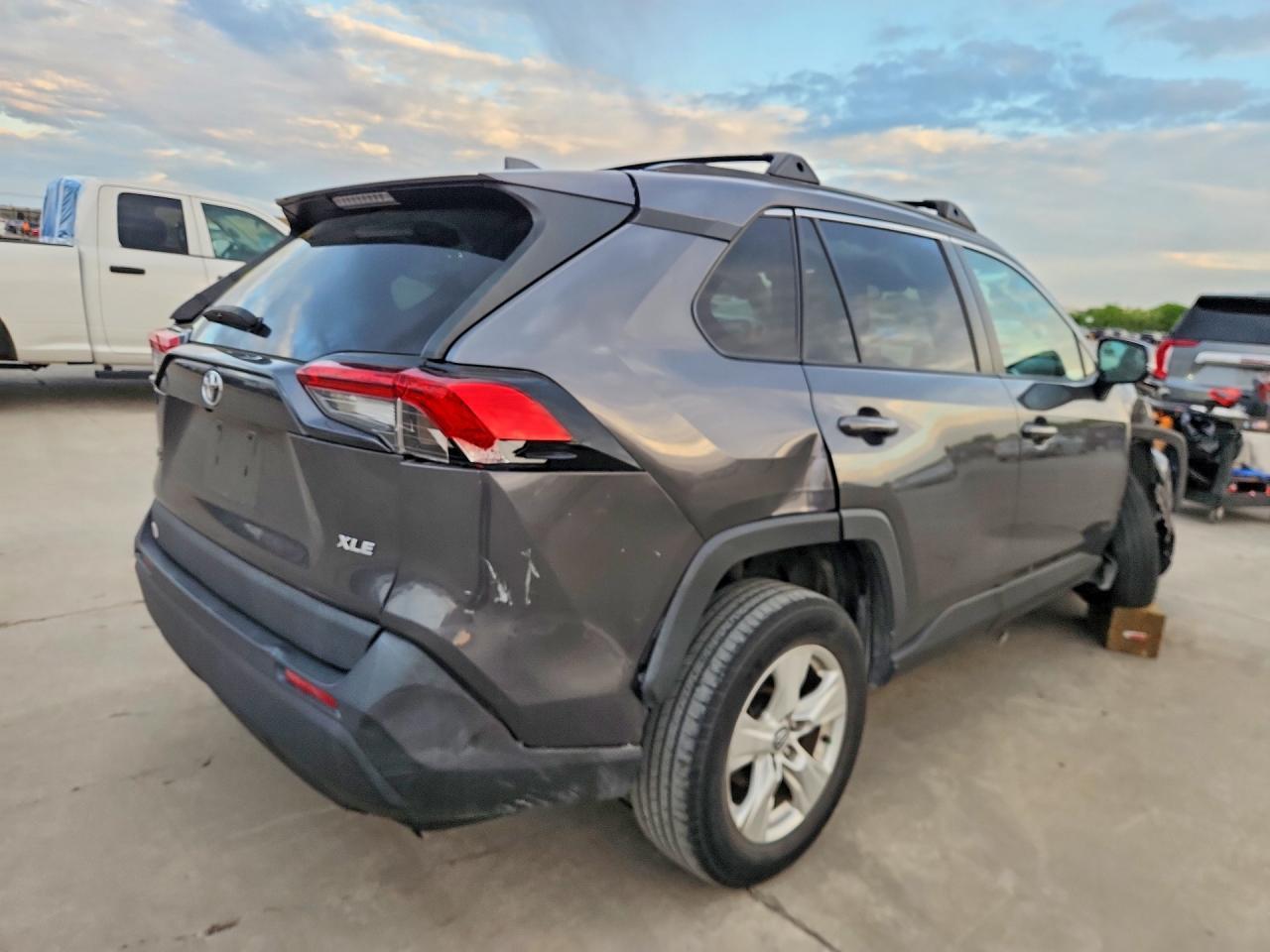 2021 Toyota Rav4 Xle - Image 3