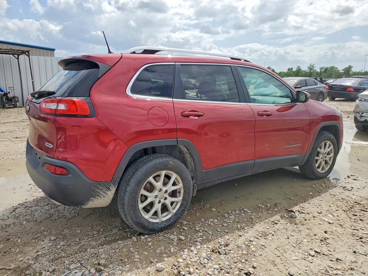 2017 Jeep Cherokee Latitude - Image 3