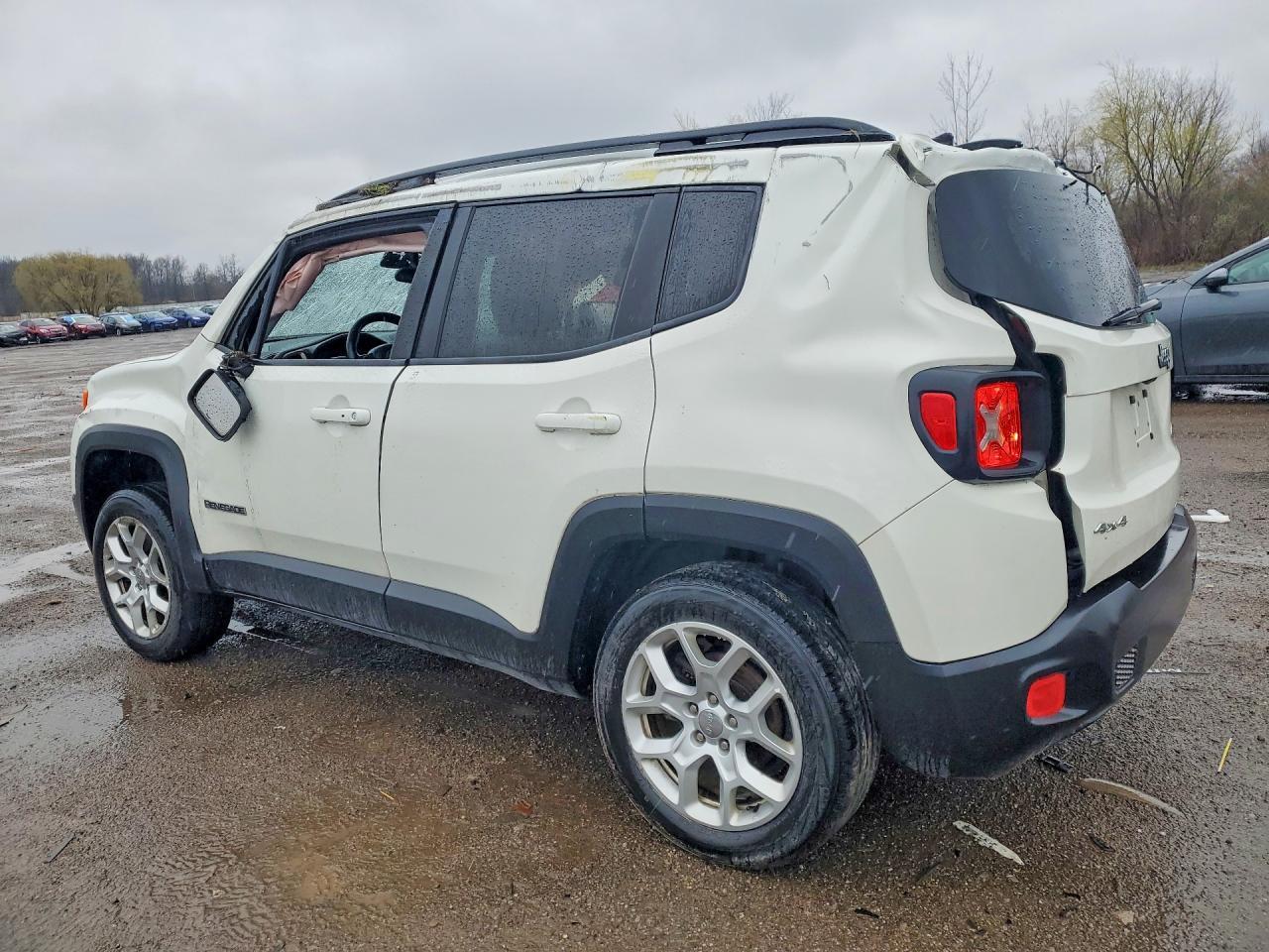 2017 Jeep Renegade Latitude - Image 2