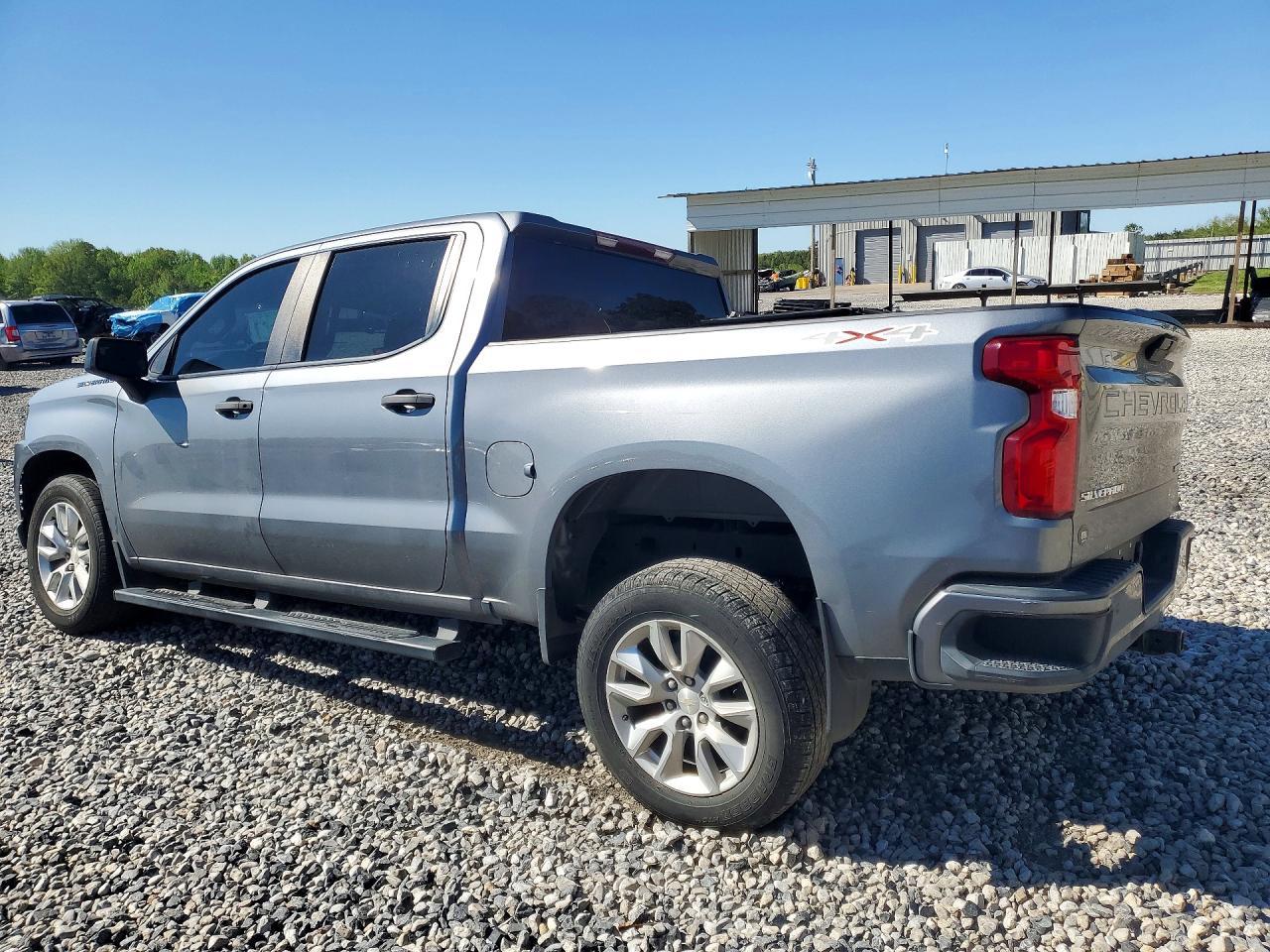 2022 Chevrolet Silverado Ltd K1500 Custom - Фото 2