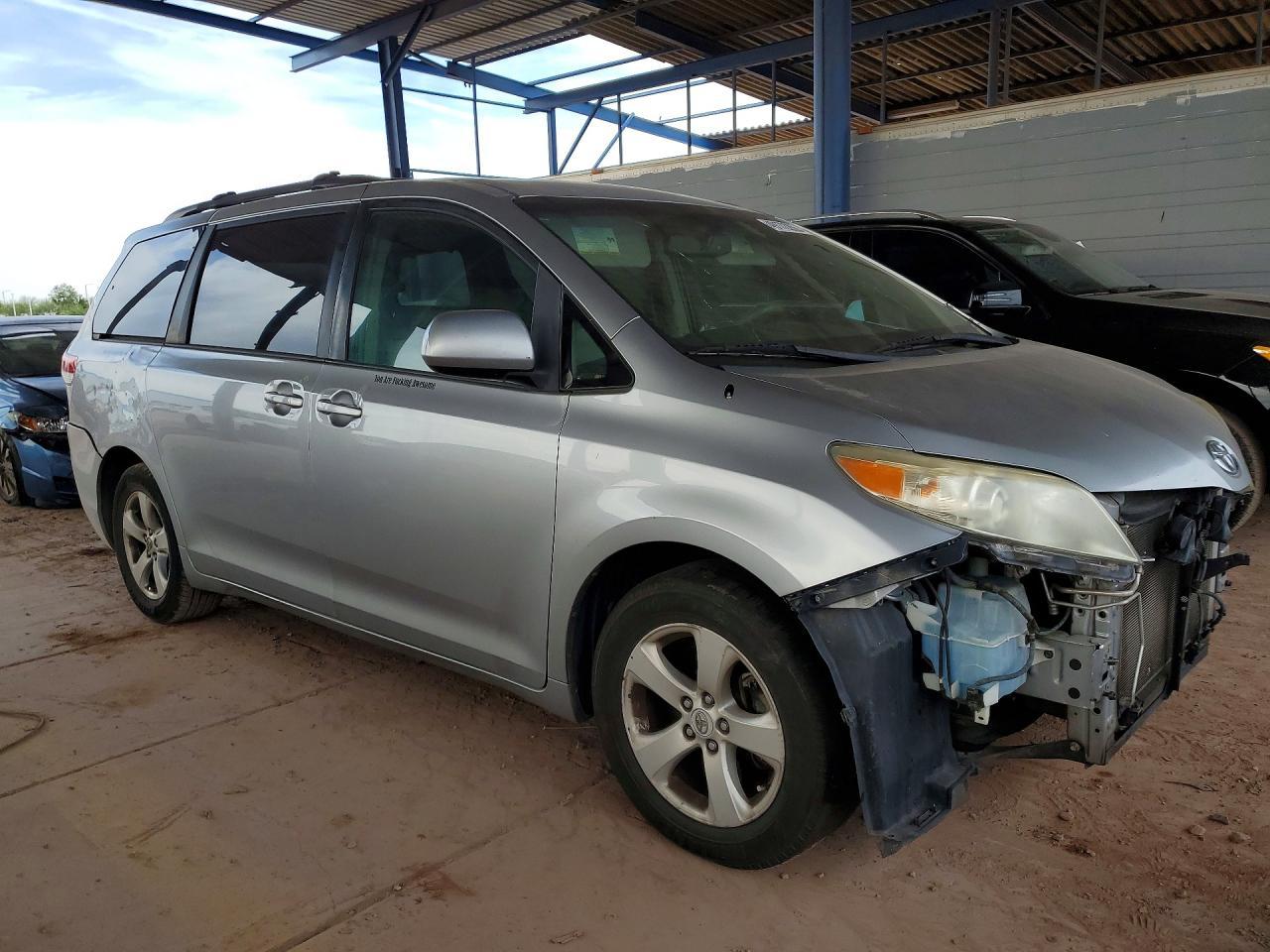 2011 Toyota Sienna Le 8-Passenger - Image 4