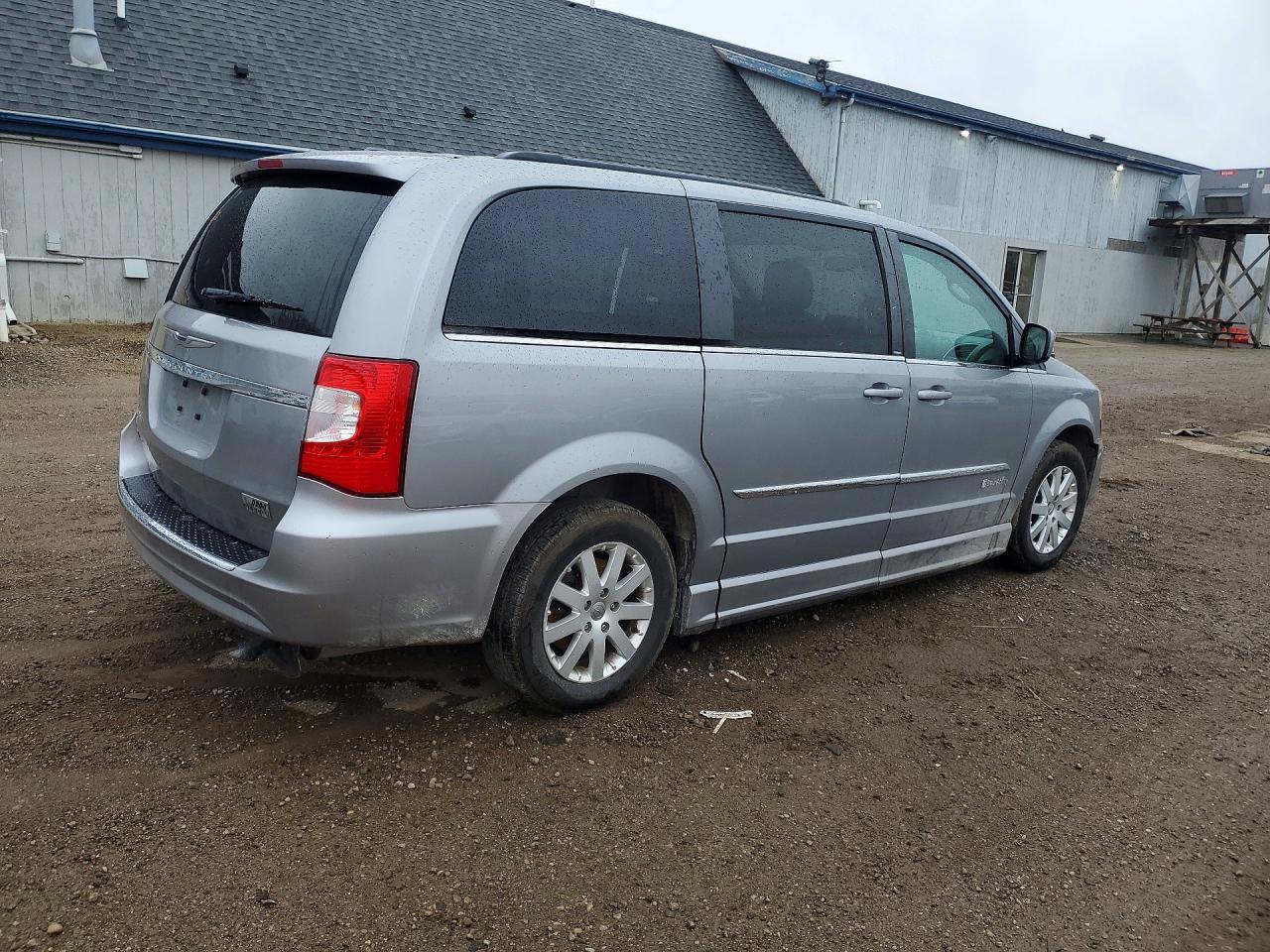 2014 Chrysler Town & Country Touring - Фото 3
