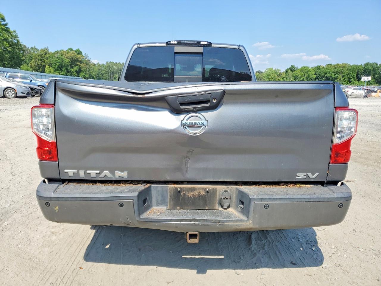 2017 Nissan Titan Sv - Image 6