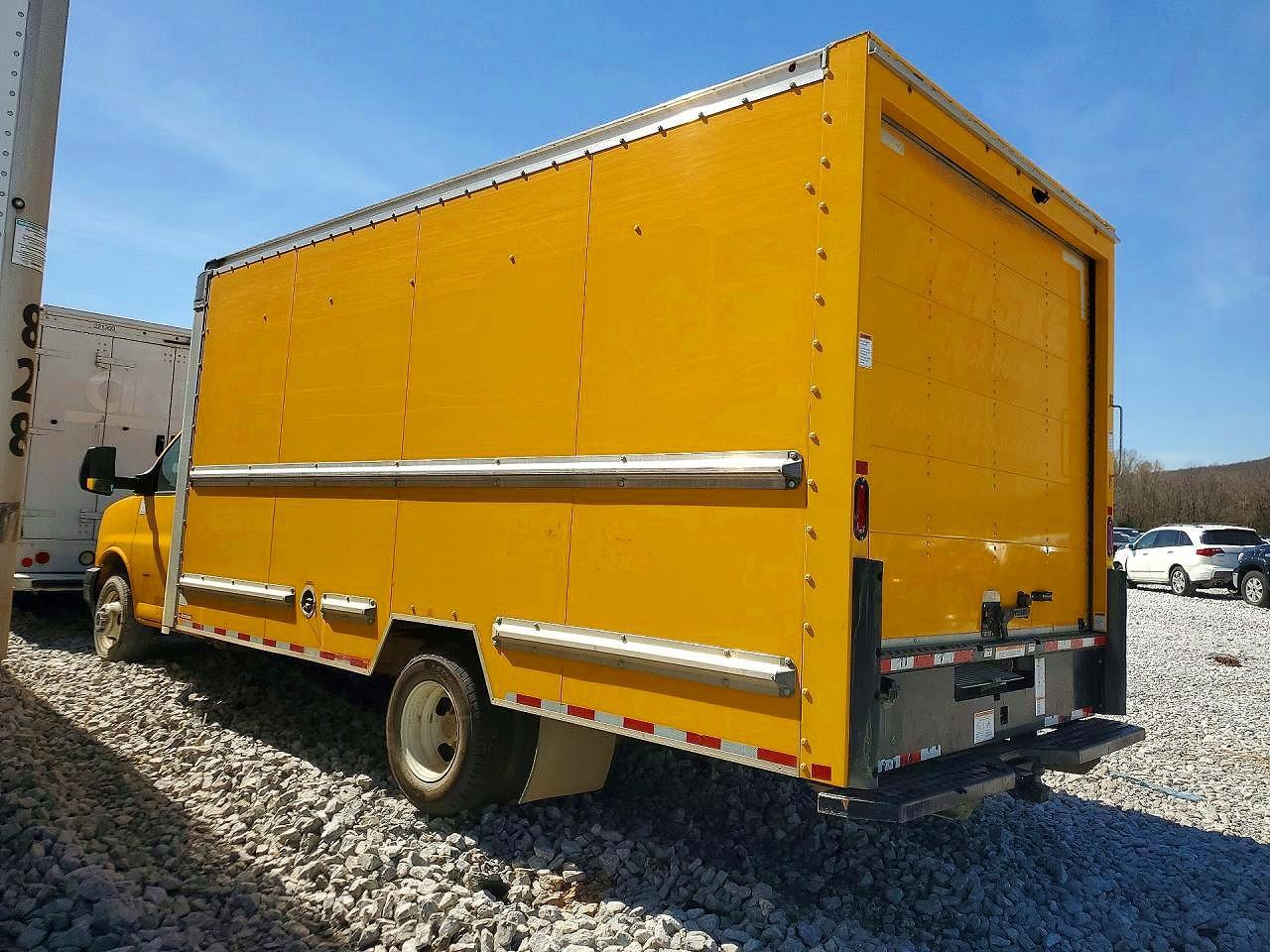 2022 GMC Savana Cutaway G4500 - Фото 2