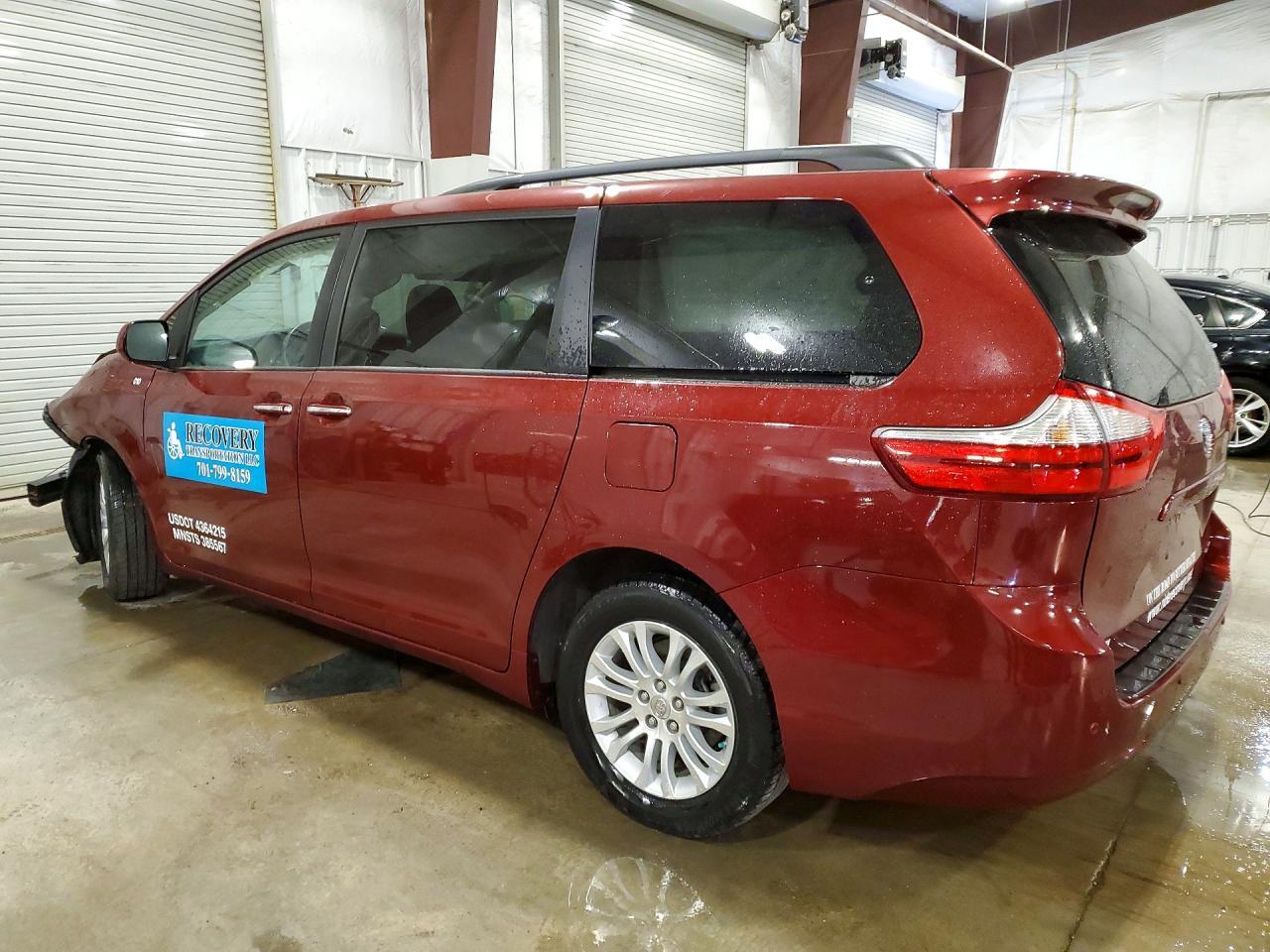 2015 Toyota Sienna Xle 8-Passenger - Image 2